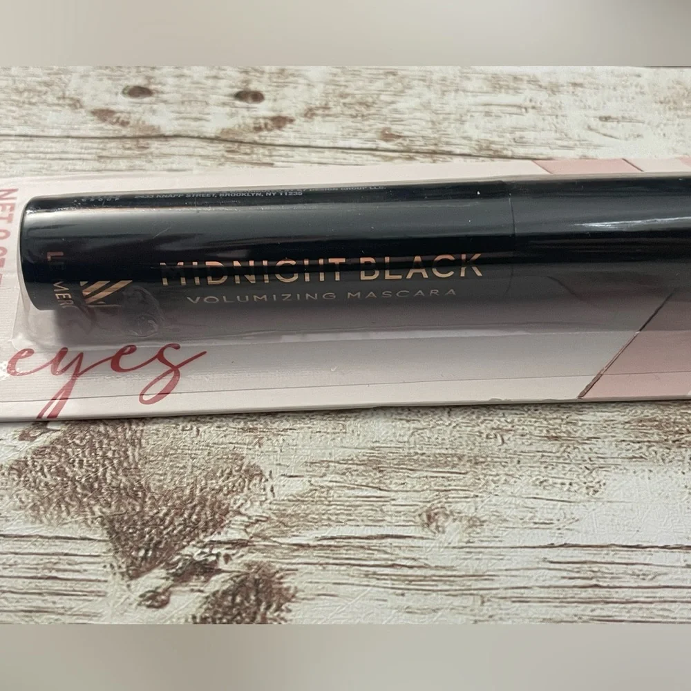 🆕 🎉 FREE WITH ANY PURCHASE Le Mercerie Volumizing Mascara Eye Lash Make Up .14oz